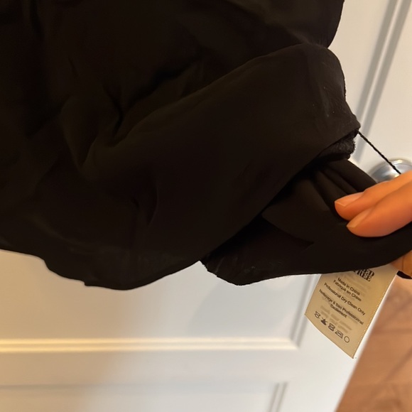 Aritzia Wilfred Free Teigen black Rayon short sleeve midi Dress size M - Picture 6 of 8